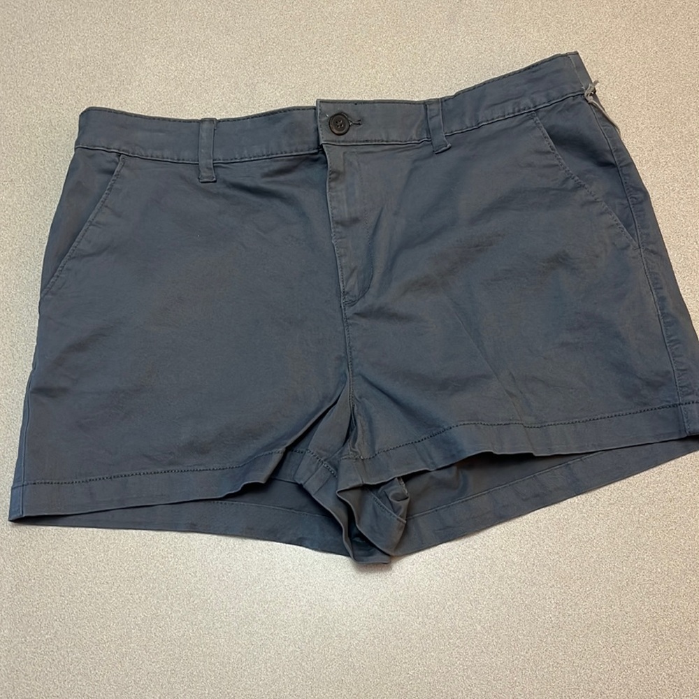 a . new day - green/khaki shorts size 14